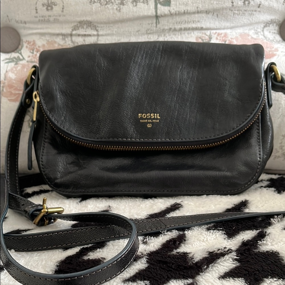 Fossil Black Crossbody Bag with Adjustable Strap